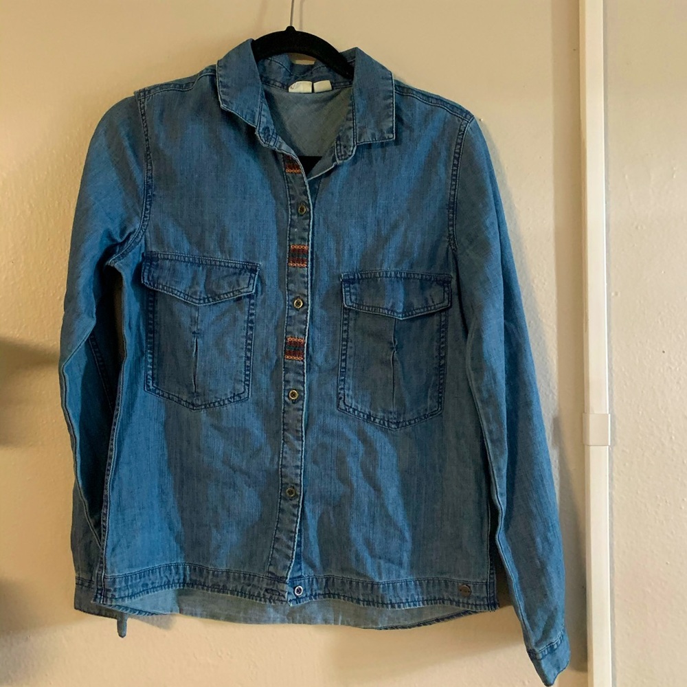 Embroidered Roxy Denim Beachy shirt
